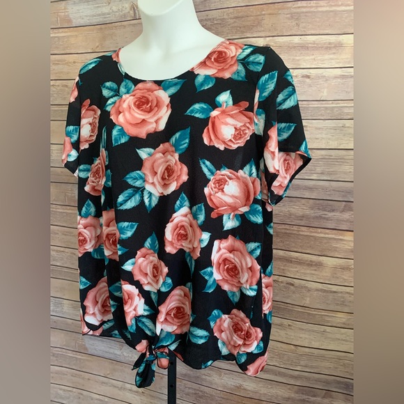 Elizabeth  - Size 3X - Picture 3 of 9